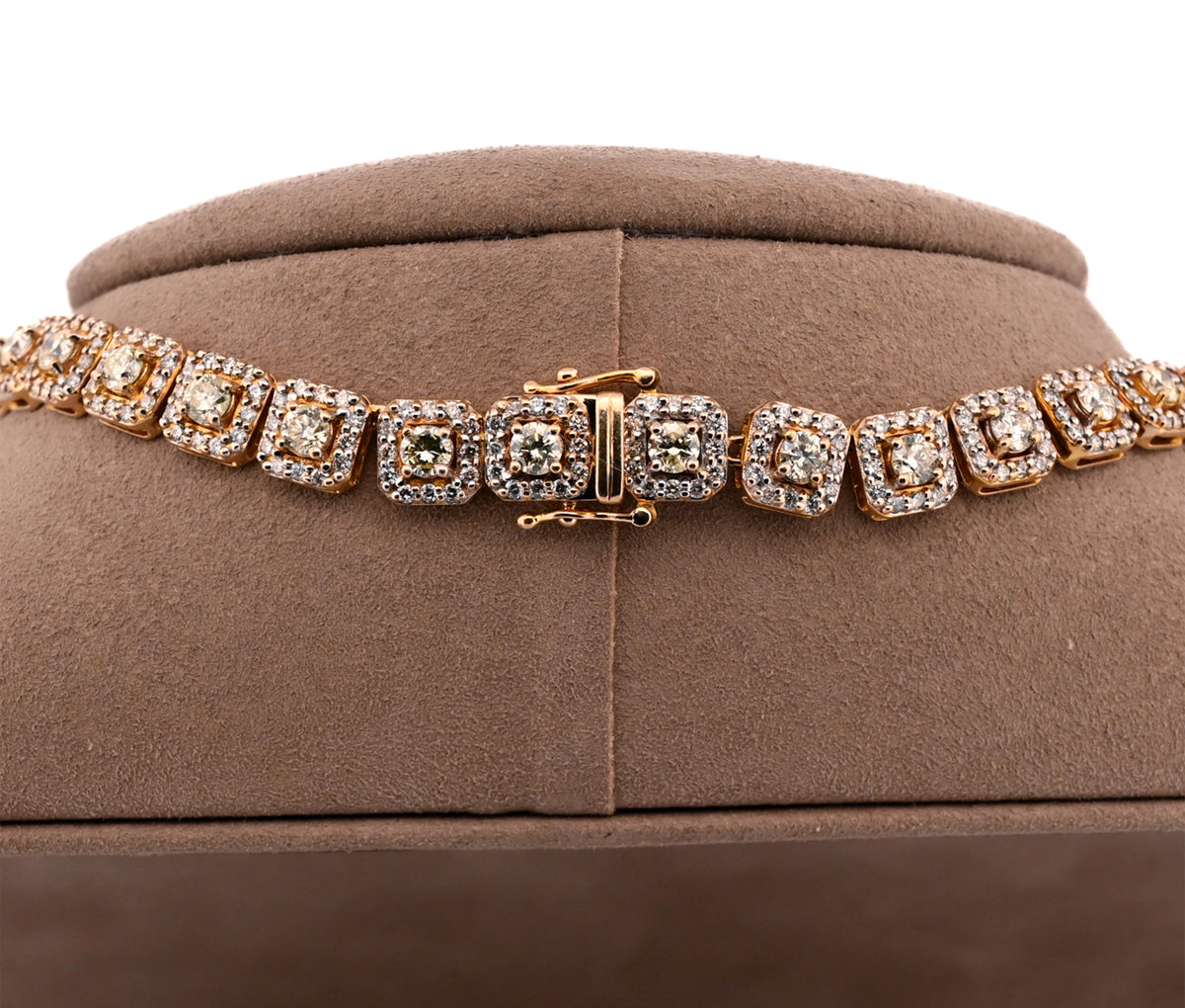 10k 25.72ct Diamond Necklace Weighing 28.4dwt